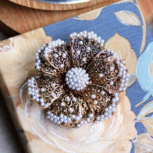 factory wholesale new pearl alloy begonia flower brooch exaggerated coat pin accessories women's cardigan button fashion hea/rtsch/rome
factory wholesale new pearl alloy begonia flower brooch exaggerated coat pin accessories women's cardigan button fashion hea/rtsch/rome