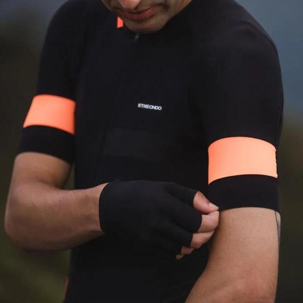 low profile 2021 black short sleeve cycling jerseys pro team race fit training bicycle clothing gentleman bike wear racing jacke, Black;red 
low profile 2021 black short sleeve cycling jerseys pro team race fit training bicycle clothing gentleman bike wear racing jacke, Black;red