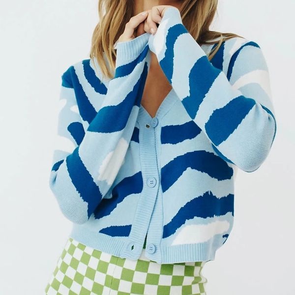 print knitted cardigan sweater women long sleeve v neck single breasted crop elegant vintage slim coat 2021 winter blue, White;black
print knitted cardigan sweater women long sleeve v neck single breasted crop elegant vintage slim coat 2021 winter blue, White;black