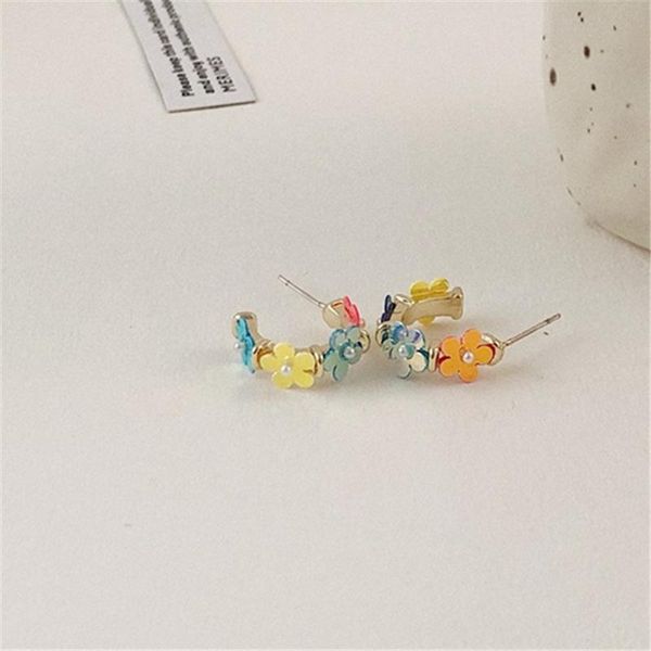 sweet lovely colorful sequined small flower c-shaped earring elegant smooth splicing hoop earrings for women party jewelry & huggie, Golden;silver
sweet lovely colorful sequined small flower c-shaped earring elegant smooth splicing hoop earrings for women party jewelry & huggie, Golden;silver