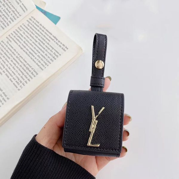4 colors leather earphone case bag for airpods 1/2/3 luxury s designer antifouling metal button womens women earphone set d2109186hl
4 colors leather earphone case bag for airpods 1/2/3 luxury s designer antifouling metal button womens women earphone set d2109186hl