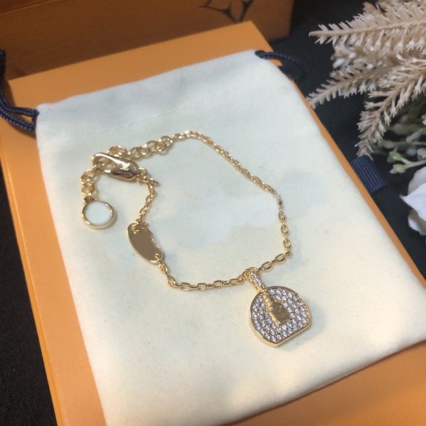 2022 l new designer bracelet necklace earrings material men's and women's high-end fashion explosion, Golden;silver
2022 l new designer bracelet necklace earrings material men's and women's high-end fashion explosion, Golden;silver