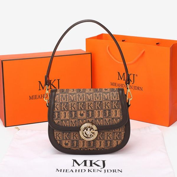 news high-quality fashion handbag women's shoulder bags european and american retro platinum bag
news high-quality fashion handbag women's shoulder bags european and american retro platinum bag
