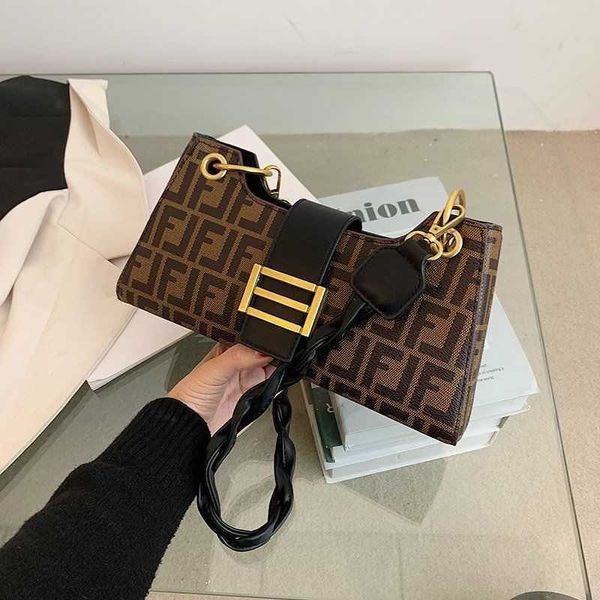 2021 underarm popular version letter bag single shoulder messenger bag for female students luxuryss designerss yw
2021 underarm popular version letter bag single shoulder messenger bag for female students luxuryss designerss yw