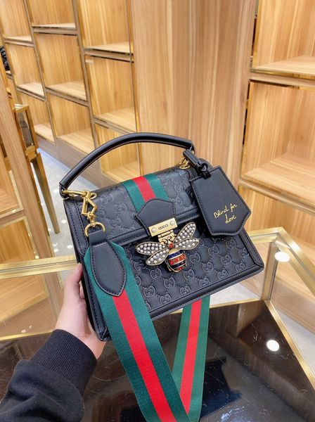 luxury designers classic leather bags brand shoulder bag women crossbody purse handbag -g3151, Red;black
luxury designers classic leather bags brand shoulder bag women crossbody purse handbag -g3151, Red;black