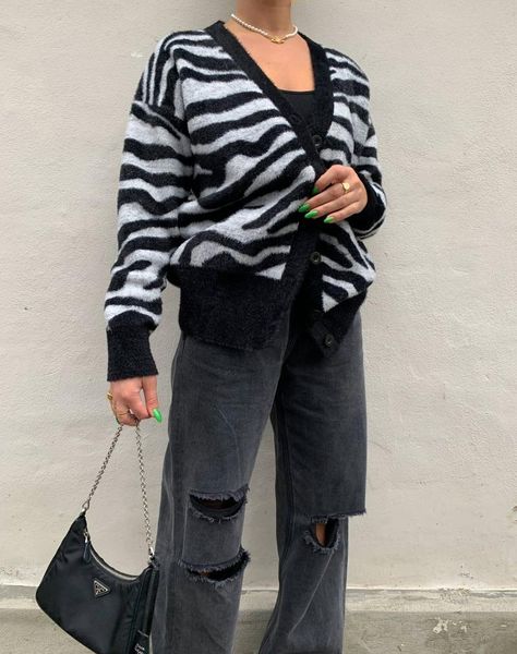 women's knits & tees women zebra pattern cardigan single breasted v-neck full sleeve black and white striped sweaters aesthetic sweater
women's knits & tees women zebra pattern cardigan single breasted v-neck full sleeve black and white striped sweaters aesthetic sweater