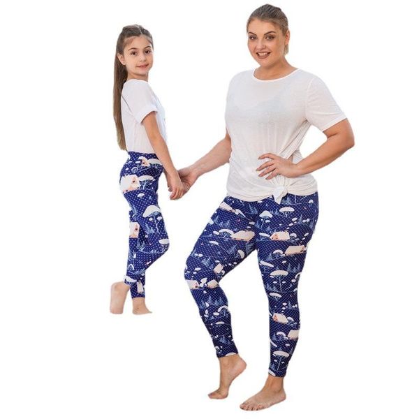 women's leggings mommy daughter snowflake village winter legging, Black 
women's leggings mommy daughter snowflake village winter legging, Black