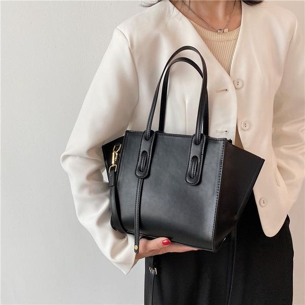 evening bags european and american personality design large capacity one-shoulder underarm tote bag 2021 simple casual fashion handbag
evening bags european and american personality design large capacity one-shoulder underarm tote bag 2021 simple casual fashion handbag