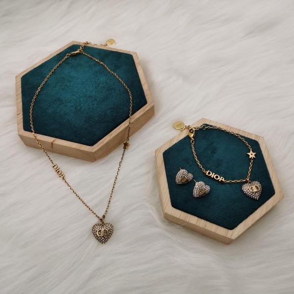 design jewelry 2021 new letter heart neck chain fashion simple bracelet earrings temperament set, Black