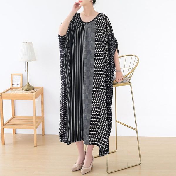 casual dresses superaen 2021 fashion elegant lace-up retro plaid print short-sleeved dress female plus size batwing sleeve summer, Black;gray
casual dresses superaen 2021 fashion elegant lace-up retro plaid print short-sleeved dress female plus size batwing sleeve summer, Black;gray