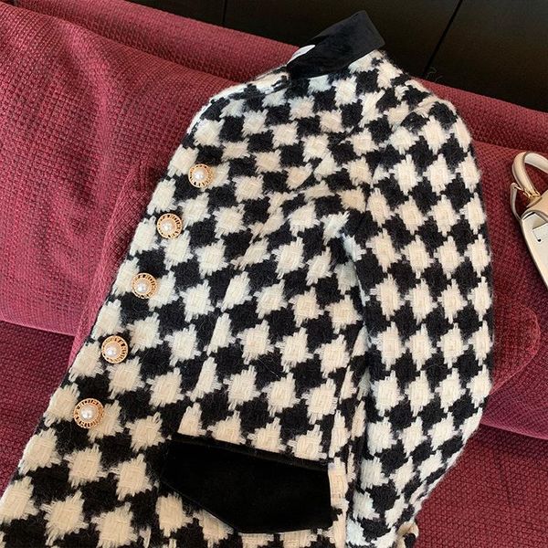 women's wool & blends 2021 french classic little hepburn temperament pearl single breasted black rhombic heavy overcoat
women's wool & blends 2021 french classic little hepburn temperament pearl single breasted black rhombic heavy overcoat