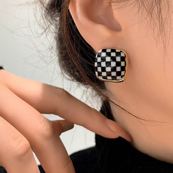 design sense of niche checkerboard earrings retro earrings simple fashion joker metal silver needle luxury earrings women's tide., Golden;silver
design sense of niche checkerboard earrings retro earrings simple fashion joker metal silver needle luxury earrings women's tide., Golden;silver