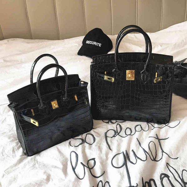 girl 2021 new hand versatile trend one shoulder cross alligator women's lock bag
girl 2021 new hand versatile trend one shoulder cross alligator women's lock bag