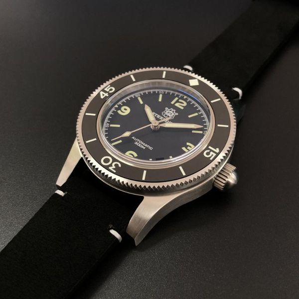 nh35 mechanical dive watch men wrist automatic 300m ceramic bezel 316l stainless steel men's watches wristwatches, Slivery;brown
nh35 mechanical dive watch men wrist automatic 300m ceramic bezel 316l stainless steel men's watches wristwatches, Slivery;brown