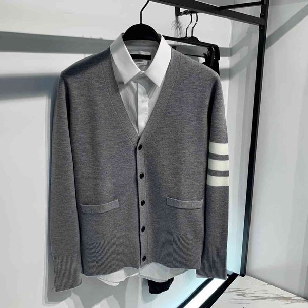 men's sweaters casual striped knitted sweater, classic luxury embroidered cardigan, asian oversize, drake # n4202121, White;black
men's sweaters casual striped knitted sweater, classic luxury embroidered cardigan, asian oversize, drake # n4202121, White;black