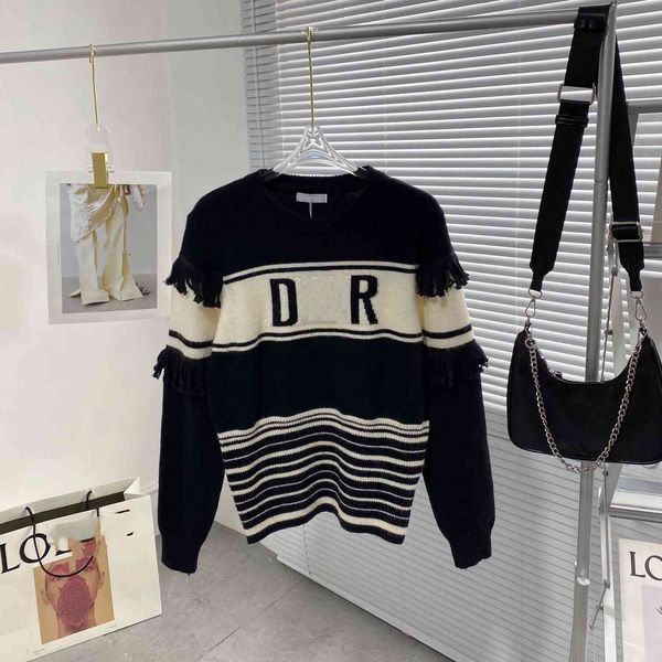 men's and women's 21 autumn new round neck black white color matching tassel letter long sleeve sweater fashion, White;black
men's and women's 21 autumn new round neck black white color matching tassel letter long sleeve sweater fashion, White;black