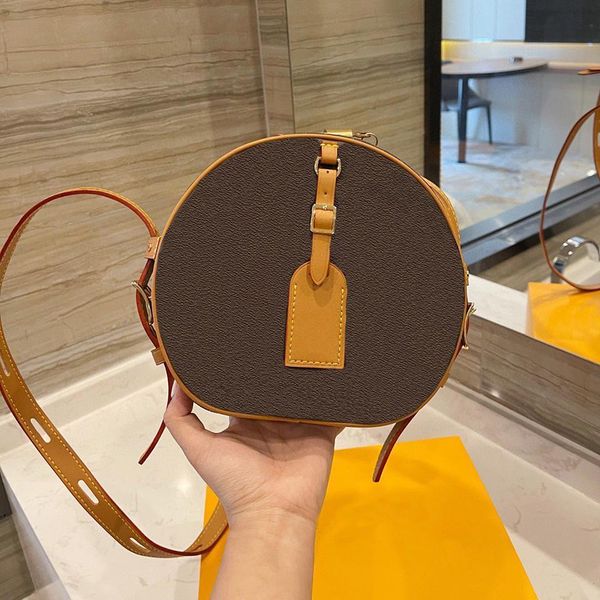 handbag luxurys bags designer tote bag branded crossbody round shoulder fahion cro body leather original lock key
handbag luxurys bags designer tote bag branded crossbody round shoulder fahion cro body leather original lock key