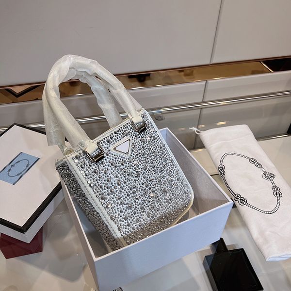 classic designer tote bag shoulder bags oblique diamonds genuine leather canvas triangle women lady handbags fashion banquet handbag crossbo
classic designer tote bag shoulder bags oblique diamonds genuine leather canvas triangle women lady handbags fashion banquet handbag crossbo