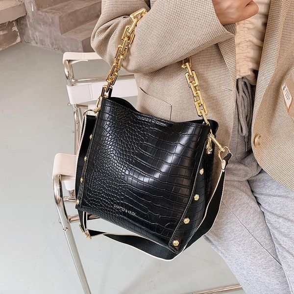 evening bags luxury designer crossbody messenger women 2021 fashion shoulder bag chain travel lady handbags large capacity
evening bags luxury designer crossbody messenger women 2021 fashion shoulder bag chain travel lady handbags large capacity