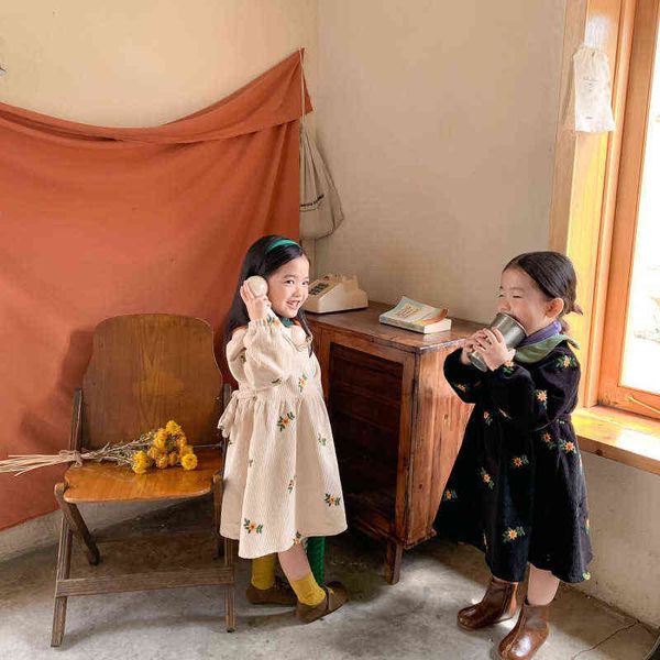 kids embroidered dress with collar 2021 winter baby girls vintage black beige corduroy one piece dresses children kawaii clothes g1218, Red;yellow
kids embroidered dress with collar 2021 winter baby girls vintage black beige corduroy one piece dresses children kawaii clothes g1218, Red;yellow