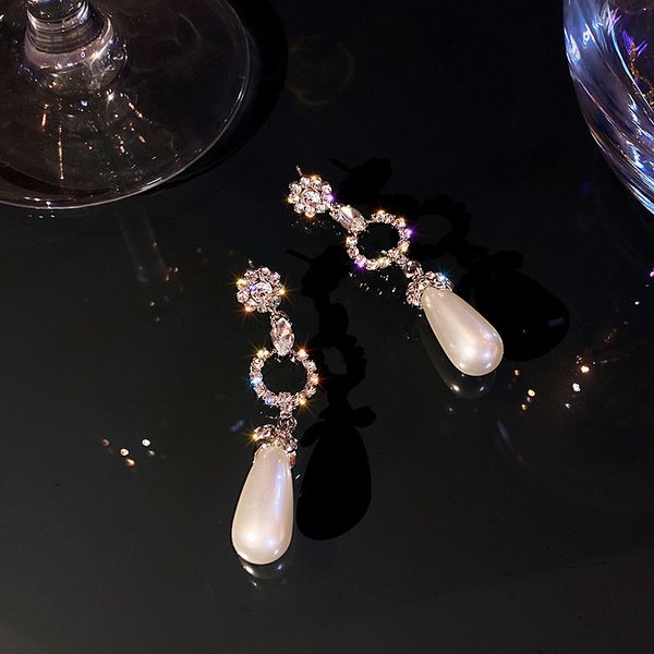 925 silver needle inlaid with diamond pearl flower earrings court wind ear jewelry designer east gate fashion earrings female, Golden;silver
925 silver needle inlaid with diamond pearl flower earrings court wind ear jewelry designer east gate fashion earrings female, Golden;silver