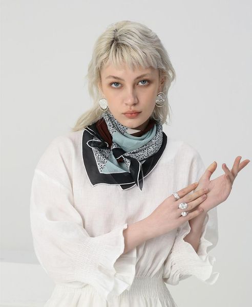 scarves 110*110cm fashion temperament silk chiffon scarf for ladies contrast color big square sunscreen, Blue;gray
scarves 110*110cm fashion temperament silk chiffon scarf for ladies contrast color big square sunscreen, Blue;gray