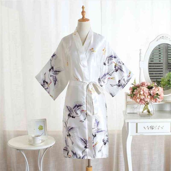 summer lady kimono bath robe silky satin bride bridesmaid dressing gown casual nightdress nightwear half sleeve home wear, Black;red
summer lady kimono bath robe silky satin bride bridesmaid dressing gown casual nightdress nightwear half sleeve home wear, Black;red