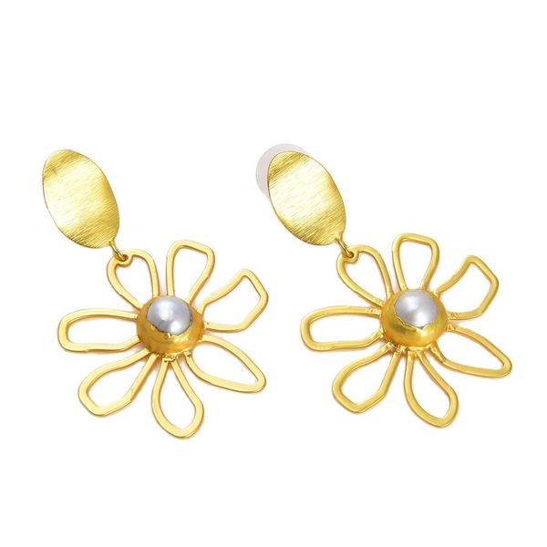 guaiguai jewelry white pearl gold plated flower earrings for women real gems stone lady fashion jewellry, Silver
guaiguai jewelry white pearl gold plated flower earrings for women real gems stone lady fashion jewellry, Silver