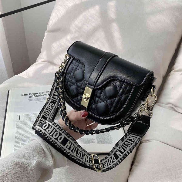 2022 latest luggage factory wholesale female women's shoulder chain red personality bag bags
2022 latest luggage factory wholesale female women's shoulder chain red personality bag bags