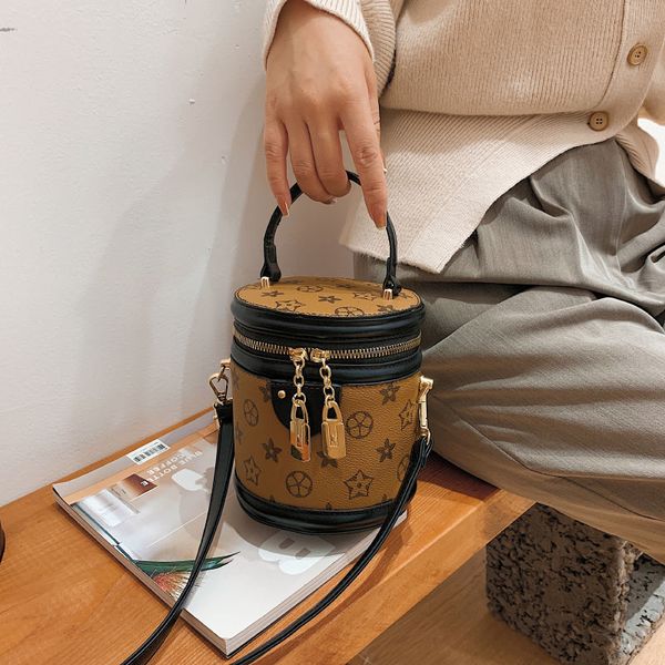 daily bag large capacity bag for women 2023 new korean style crossbody portable bucket bag ins hong kong style shoulder crossbody advanc
daily bag large capacity bag for women 2023 new korean style crossbody portable bucket bag ins hong kong style shoulder crossbody advanc