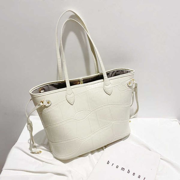 big cowhide tote women's large capacity style single shoulder simple commuters mommy bag purse
big cowhide tote women's large capacity style single shoulder simple commuters mommy bag purse
