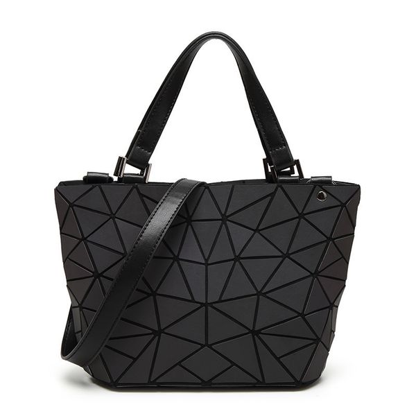 ladies luminous bao bag geometric for women quilted shoulder bags laser plain folding female handbags bolsa feminina lj210203
ladies luminous bao bag geometric for women quilted shoulder bags laser plain folding female handbags bolsa feminina lj210203