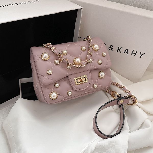 xiaoxiangfeng pearl 2021 spring and summer women's fashion messenger foreign style lingge chain holiday bag
xiaoxiangfeng pearl 2021 spring and summer women's fashion messenger foreign style lingge chain holiday bag