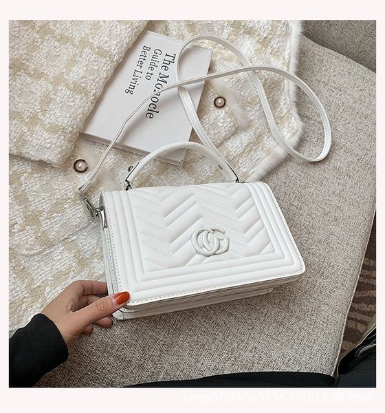 lightweight goddess texture satchel single shoulder bag
lightweight goddess texture satchel single shoulder bag