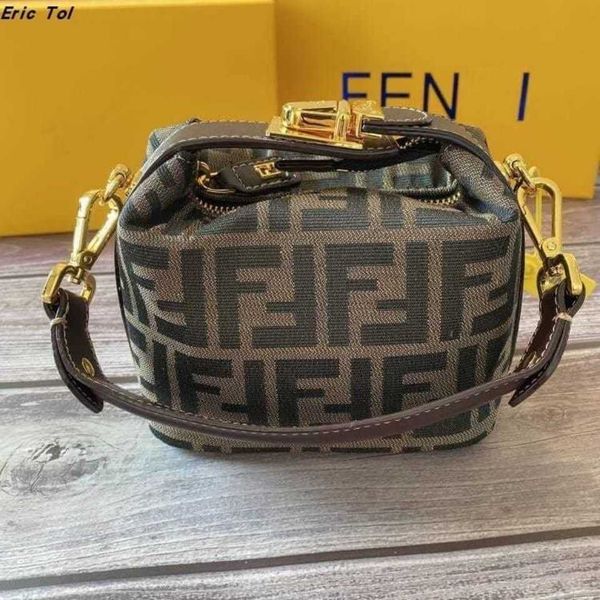 bag women's 2021 new fashion f lunch box small ff club one shoulder messenger make-up zly
bag women's 2021 new fashion f lunch box small ff club one shoulder messenger make-up zly