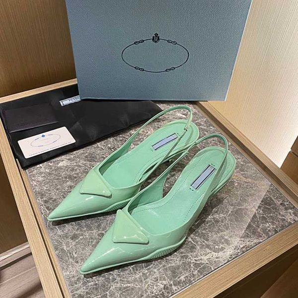 2021ss women sandals with heels rubber slide sandal platform slipper chunky shoes summer embossed flip flops with original box size 35-40, Black
2021ss women sandals with heels rubber slide sandal platform slipper chunky shoes summer embossed flip flops with original box size 35-40, Black