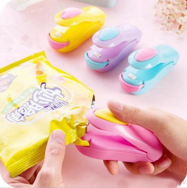 portable mini heat sealing machine household impulse sealer seal packing plastic bag plastic food saver storage kitchen tools s
portable mini heat sealing machine household impulse sealer seal packing plastic bag plastic food saver storage kitchen tools s