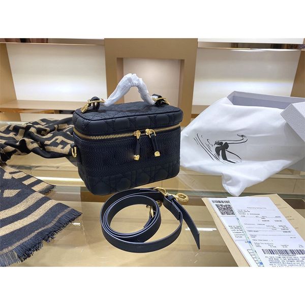 outlet factory frosted skin cosmetic bag same style hand fashion commuter bag luxuryss designerss yw
outlet factory frosted skin cosmetic bag same style hand fashion commuter bag luxuryss designerss yw
