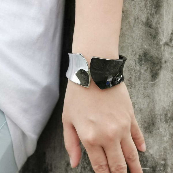 manilai mixed color alloy big cuff bracelets for women new fashion metal statement bangles bracelets accessories jewelry q0719, Black
manilai mixed color alloy big cuff bracelets for women new fashion metal statement bangles bracelets accessories jewelry q0719, Black
