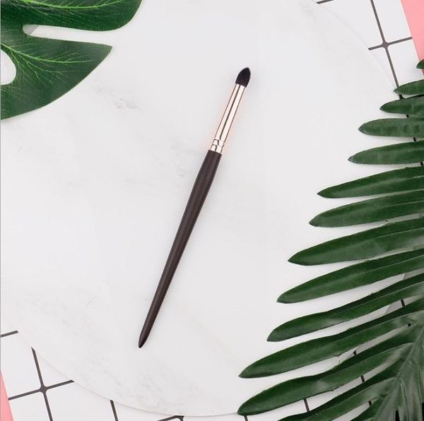 piece goat hair pointed smudge makeup brushes eyeshadow nose highlight detail make up brush beauty tools 
piece goat hair pointed smudge makeup brushes eyeshadow nose highlight detail make up brush beauty tools