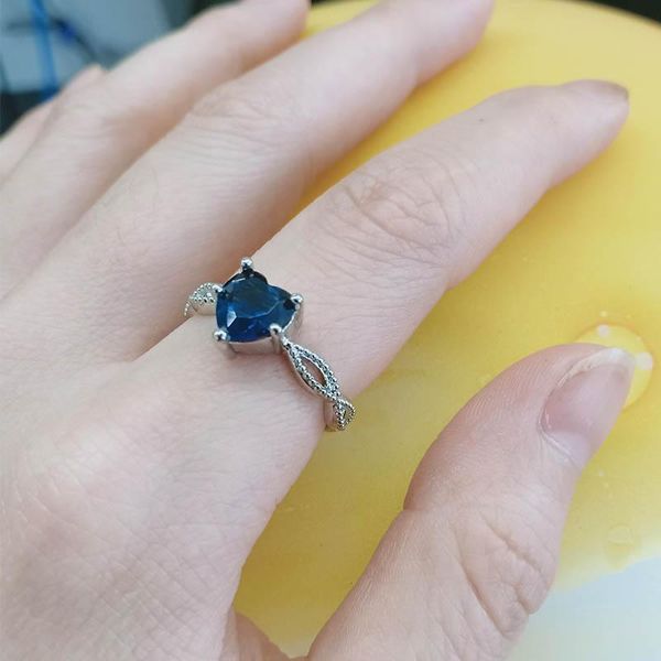 wedding rings fashion blue gem heart for women gemstone zirconia gold silver color couple ring party jewelry gift 2021, Slivery;golden
wedding rings fashion blue gem heart for women gemstone zirconia gold silver color couple ring party jewelry gift 2021, Slivery;golden
