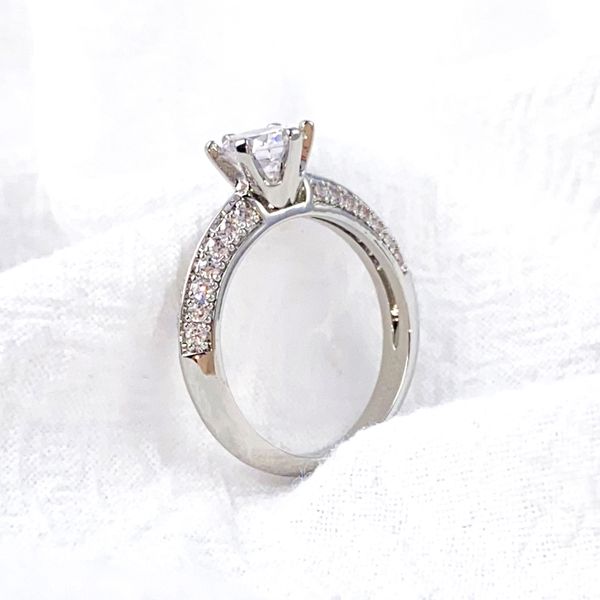 design eternal promise wedding rings woman stainless steel prong setting zircon 18k silver ring for women pretty love charm bridal jewelry w, Slivery;golden
design eternal promise wedding rings woman stainless steel prong setting zircon 18k silver ring for women pretty love charm bridal jewelry w, Slivery;golden
