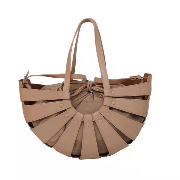 evening bags 2021 fashion women woven handbags hollow pu leather shoulder messenger women's large capacity half moon
evening bags 2021 fashion women woven handbags hollow pu leather shoulder messenger women's large capacity half moon