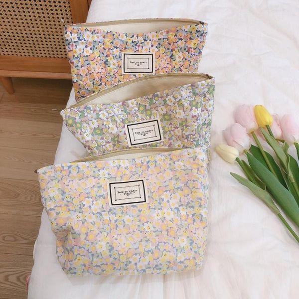 cosmetic bags & cases make-up bag summer cotton hand fabric storage sweet and fresh oil painting feeling light convenient
cosmetic bags & cases make-up bag summer cotton hand fabric storage sweet and fresh oil painting feeling light convenient