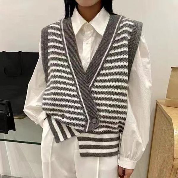 retro v-neck striped knitted vest womens cardigan loose outer wear autumn new sleeveless coat sweater vest, Black;white
retro v-neck striped knitted vest womens cardigan loose outer wear autumn new sleeveless coat sweater vest, Black;white