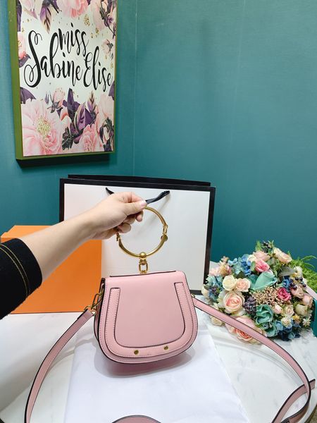 autumn and winter new women's shoulder messenger bag, leather handbag metal ring saddle, nile bracelet bag
autumn and winter new women's shoulder messenger bag, leather handbag metal ring saddle, nile bracelet bag