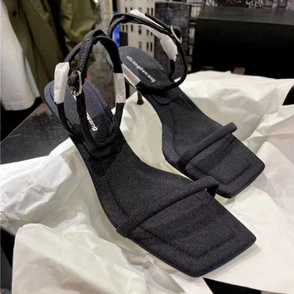 sandals 2021 summer women narrow band vintage square toe high heels cross strap thong design shoes, Black
sandals 2021 summer women narrow band vintage square toe high heels cross strap thong design shoes, Black