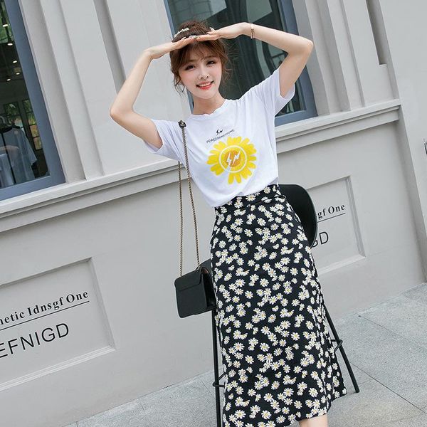 skirts same high waist small daisy floral skirt women's a-word printing medium length chrysanthemum summer, Black
skirts same high waist small daisy floral skirt women's a-word printing medium length chrysanthemum summer, Black