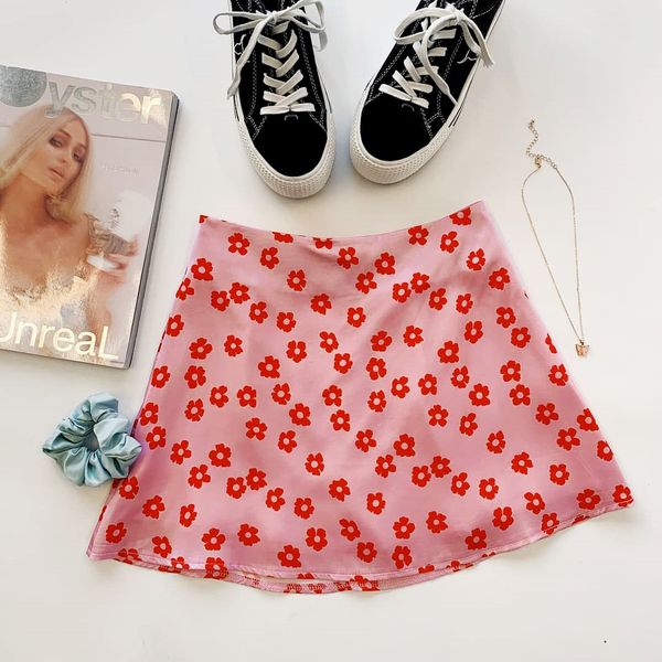2021 summer beach high waist satin print skirt european and american style pink floral skirts, Black
2021 summer beach high waist satin print skirt european and american style pink floral skirts, Black