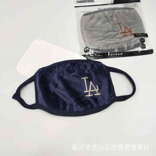 two yuan linyi purchase channel men's flower cotton warm and dust-proof thick mask
two yuan linyi purchase channel men's flower cotton warm and dust-proof thick mask